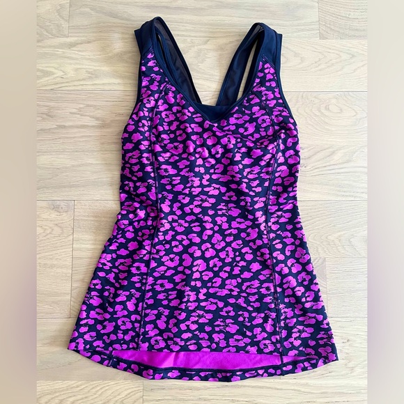 Lululemon workout tank top with built in adjustable band shelf bra - Picture 3 of 5